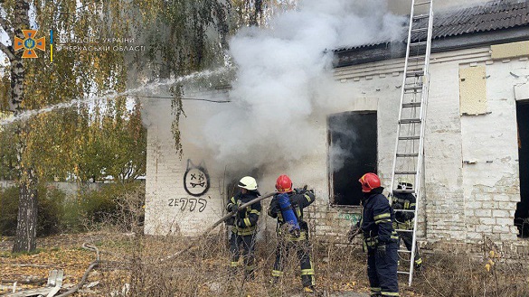Вихідними в Черкасах сталася пожежа будівлі