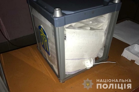 На Черкащині спостерігач на виборах намагався зірвати пломбу зі скриньки
