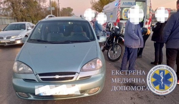 У Черкасах сталася аварія за участі мотоцикліста: є постраждалий (ФОТО)