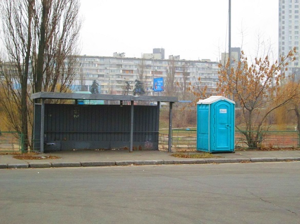 Для водіїв та кондукторів у Черкасах можуть встановити туалети на зупинках