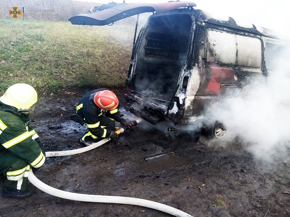 Під час руху в Черкаській області загорівся автомобіль (ФОТО)