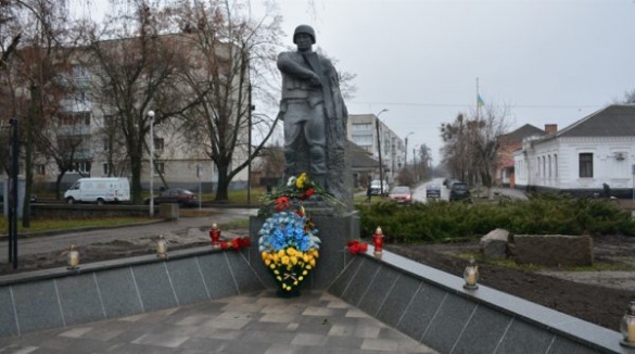 У Золотоноші відкрили пам’ятник загиблим на Сході Героям