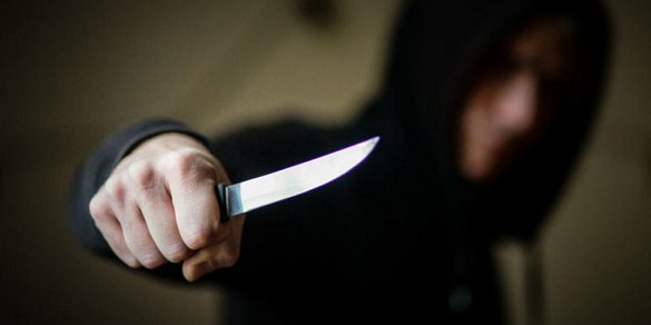 Четверо травмованих: на Черкащині чоловік напав з ножем на відвідувачів магазину