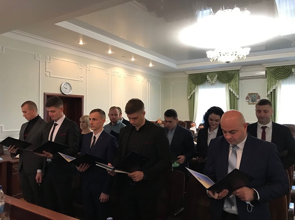 У Черкаській області тринадцять нових прокурорів склали присягу