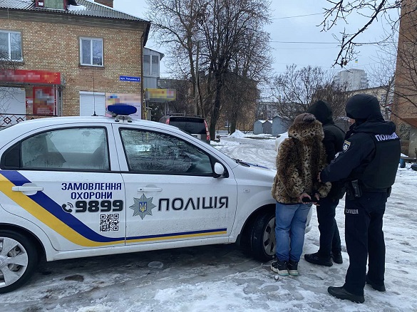 Новорічні пригоди закінчилися у відділку поліції: на Черкащині затримали молоду пару, яка намагалась пограбувати кафе