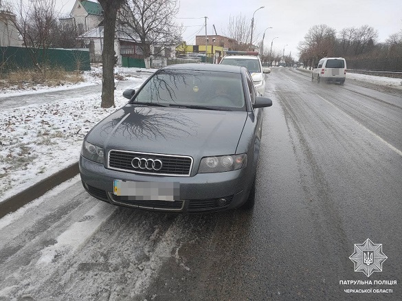 У Черкаській області правоохоронці виявили авто з підробленими документами