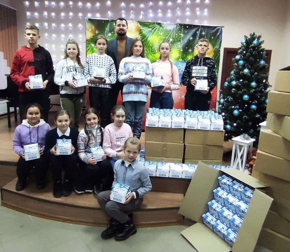Діти Черкащини до свят отримали подарунки і цілу новорічну казку від 