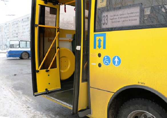 У Черкасах один із автобусів частково змінив рух