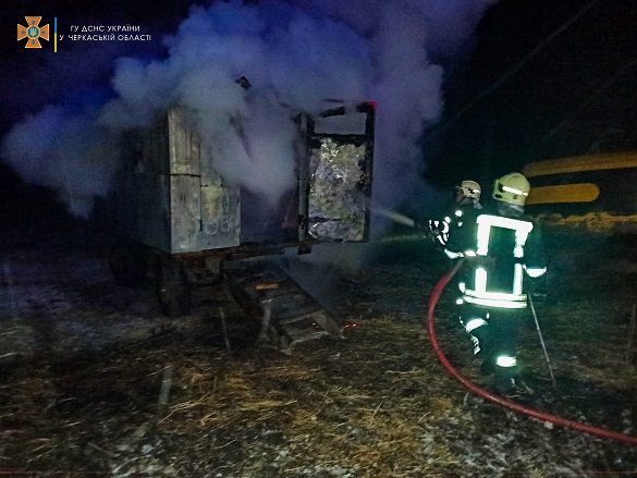 На Черкащині загорівся металевий фургон