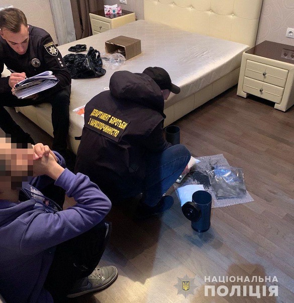 В Одесі затримали черкащанина, який по всій Україні продавав наркотики (ФОТО)