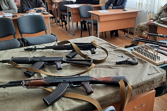 В одному з черкаських університетів проводять інструктажі на випадок бойових дій