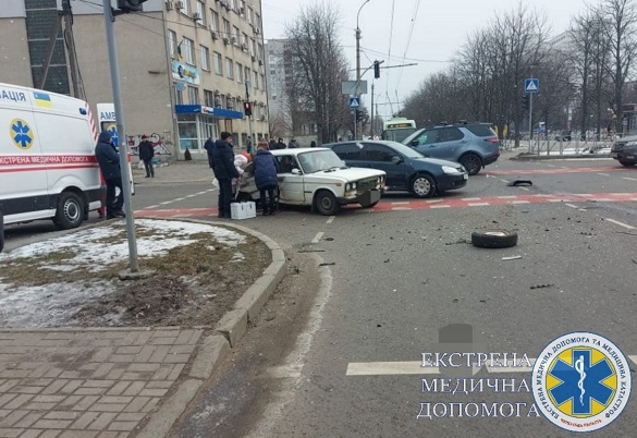 Два автомобілі зіштовхнулися в Черкасах: постраждала жінка
