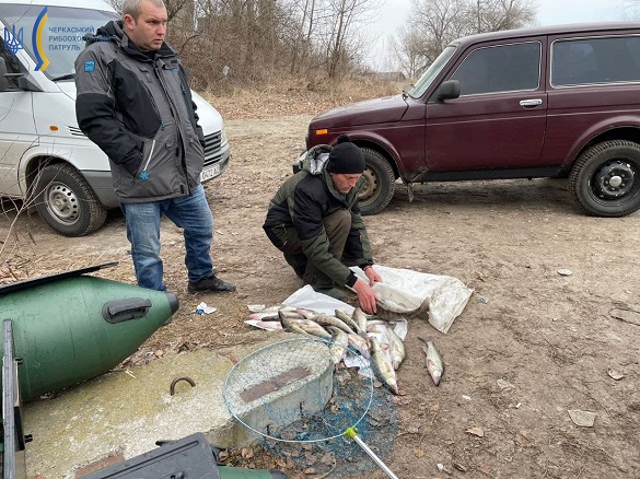Збитки на понад 30 тисяч гривень: у Каневі виявили рибалку-правопорушника (ФОТО)