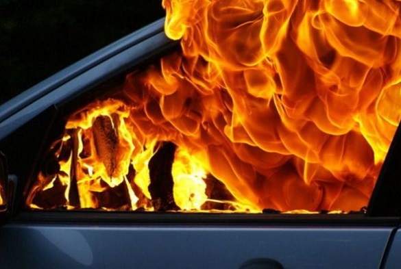 Уночі в Черкасах підпалили автомобіль