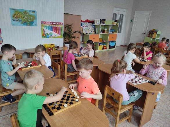Шашковий турнір для дітей організували в черкаському садочку