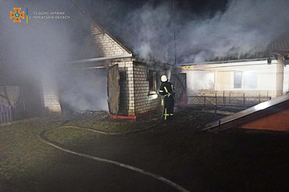 На Черкащині в гаражі сталася пожежа