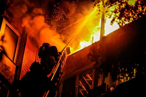 Евакуювали 25 людей: в Черкасах сталася пожежа в багатоповерхівці