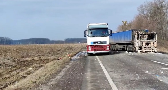 Рятувальники очистили дороги від вантажівок на Уманщині (ВІДЕО)