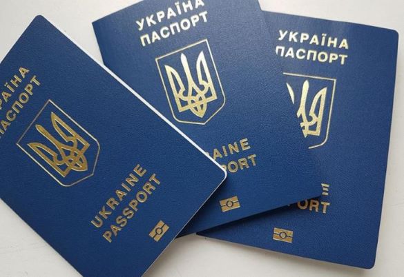 Відтепер українці можуть самостійно продовжити дію закордонного паспорта