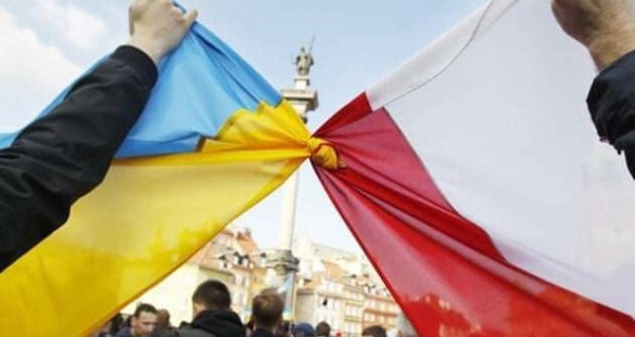 Українські біженці в Польщі: яку допомогу вони там можуть отримати