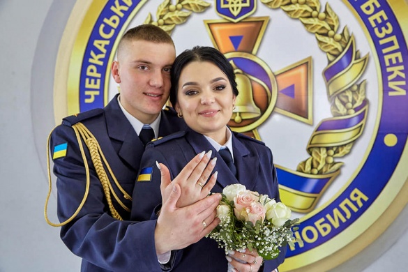 У Черкасах молоді рятувальники одружилися під час війни