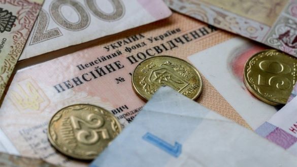 Уряд України вже виплатив пенсії за квітень для жителів шести областей