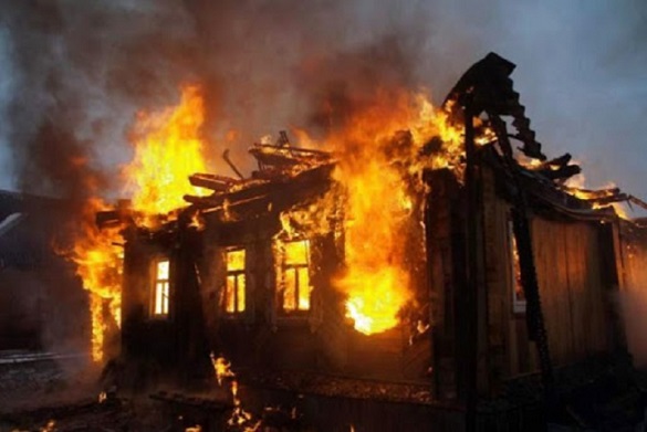 На Черкащині підпалили будинок: господарка отримала опіки