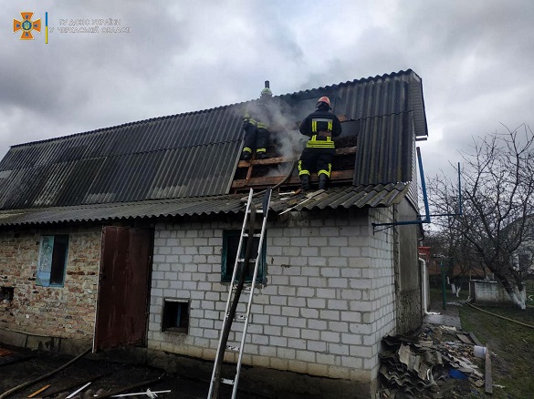На Черкащині за вихідні сталося дві пожежі в житлових будинках