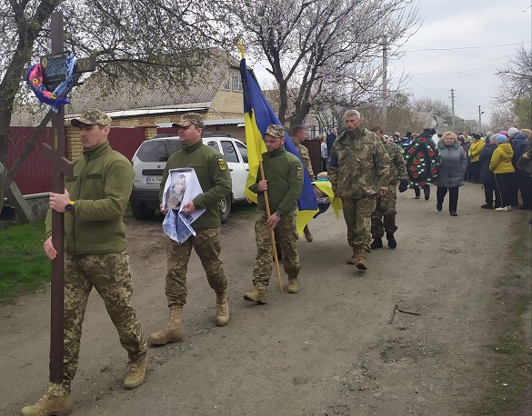 У Черкаській області в останню путь провели захисника України (ФОТО)