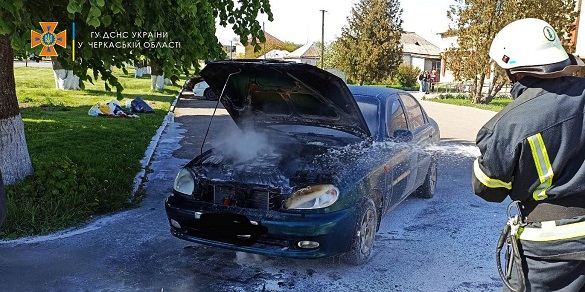 На Черкащині під час руху загорівся автомобіль 