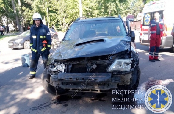У Черкасах водій під час аварії випав з автомобіля