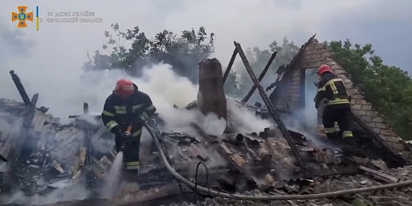 У Черкаській області чоловік під час пожежі отримав опіки (ВІДЕО)