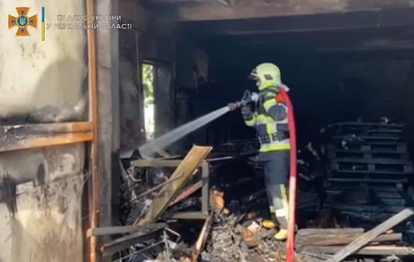 У Золотоноші сталася пожежа в гаражі (ВІДЕО)