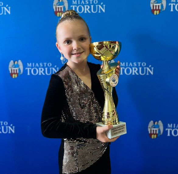 Україна єднає світ: 7-річна черкащанка здобула перемогу в міжнародному конкурсі