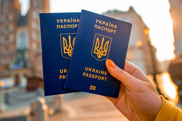 Українці зможуть отримувати паспортні документи за межами держави
