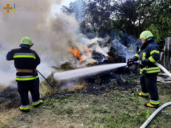 Чергова пожежа: в Черкаській області горів сінник