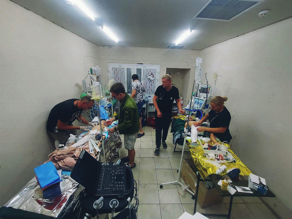 Черкаські волонтери збирають кошти для підрозділу, який рятує тих, хто досі не виїхав