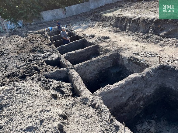 У Черкасах на Замковому узвозі вперше проводять археологічні розкопки: що вже вдалося знайти (ФОТО)