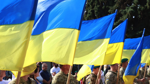 Синьо-жовтий символ свободи: в Черкасах урочисто підняли прапор (ФОТО)