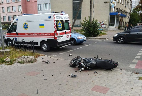 16-річний мотоцикліст в Черкасах втрапив у ДТП: його госпіталізували (ФОТО)