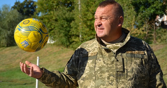 Із спортивної - у військову форму: вчитель із Черкащини захищає Україну