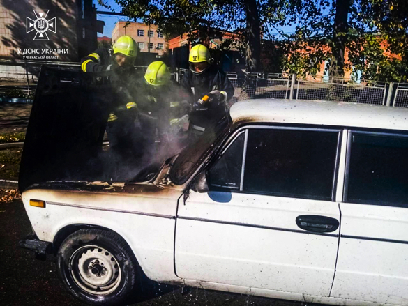 Під час пожежі автівки у Шполі травмувався чоловік (ВІДЕО)
