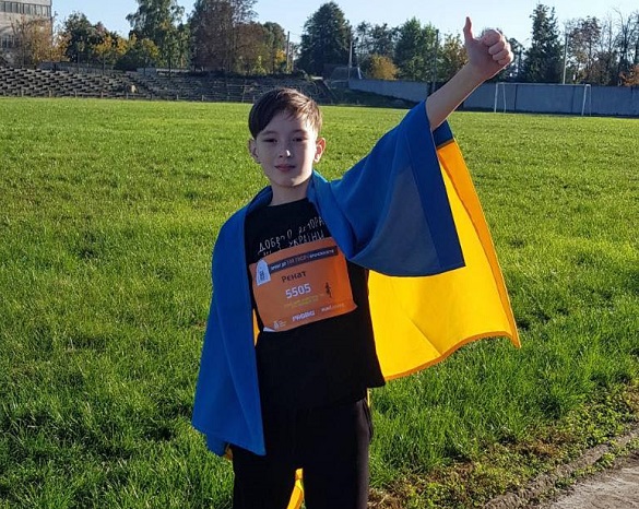 Черкаський школяр став учасником благодійного марафону, щоб допомогти ЗСУ