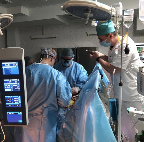 Попри блекаут: черкаські кардіохірурги провели надскладну операцію