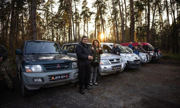 Черкаські волонтери передали на передову 11 автомобілів