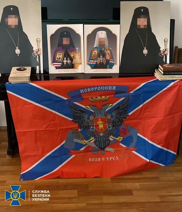 У московських церквах на Черкащині виявили пропагандистську літературу та прапор 