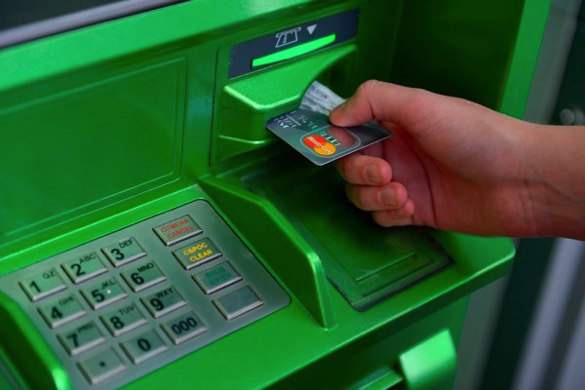 В Україні запроваджено банкоматний роумінг для зняття готівки