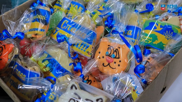 Дитячі садочки Черкас передали військовим понад 700 кілограм печива