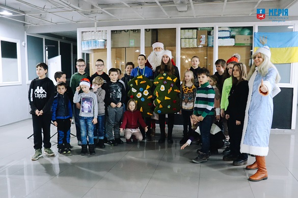 У Черкасах для дітей-сиріт організували різдвяне свято