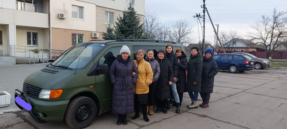 Працівники сільради на Черкащині передали автомобіль для ЗСУ